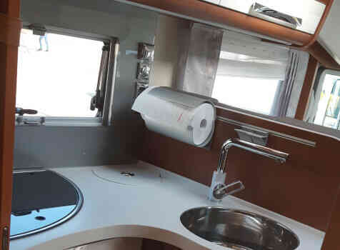 camping-car MOBILVETTA K-YACHT 85  intérieur  / coin cuisine